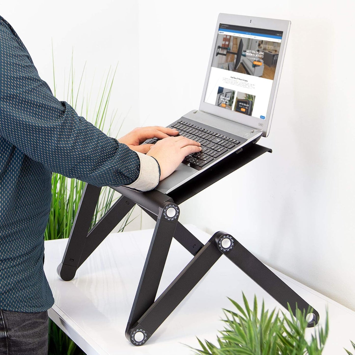 Mount-It! Adjustable Laptop Stand & Lap Desk, Freestanding Sit-Stand Laptop Tray for Bed, Couch, Desk & Floor, 22 lb Capacity, 1.6–18.9” Height, Ventilated Aluminum, Ships Fully Assembled