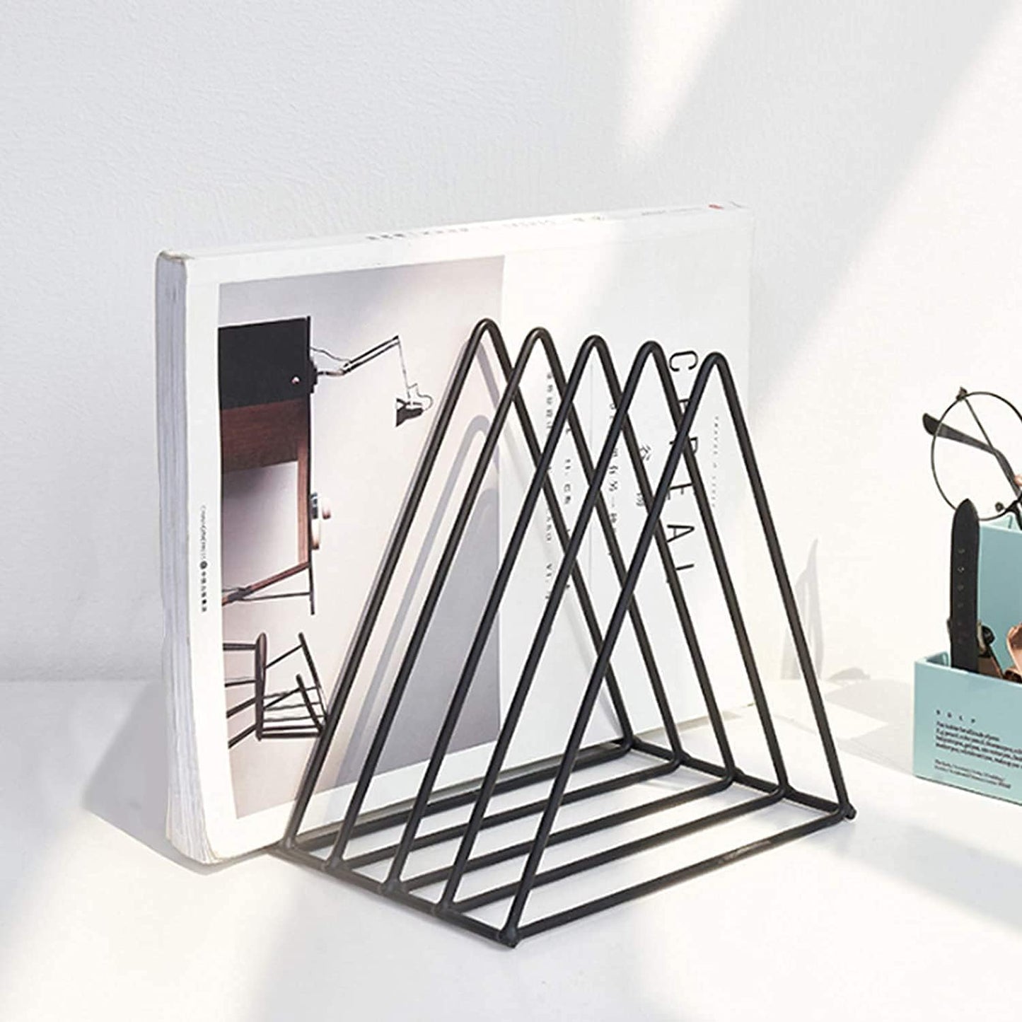 QPEY Triangle File Holder,5 Slot Metal Vinyl Record Stand Holder Magazine Newspaper Holder Photography Props for Office Home 1 Pc (Gold)