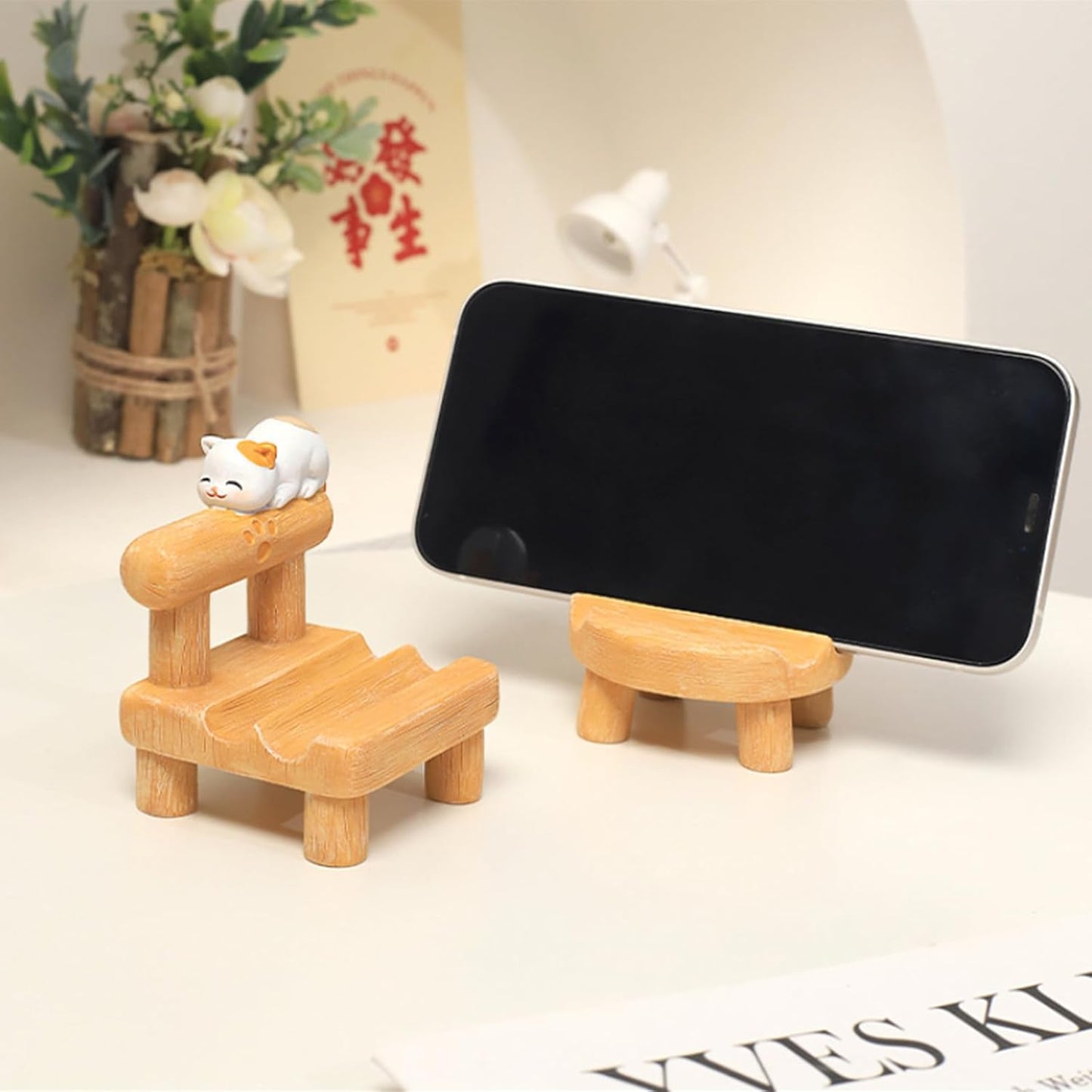 1PCS Cute Resin Phone Stand – Mini Desktop Holder for All Smartphones, Adorable Home Office Desk Decor Accessory (White cat)