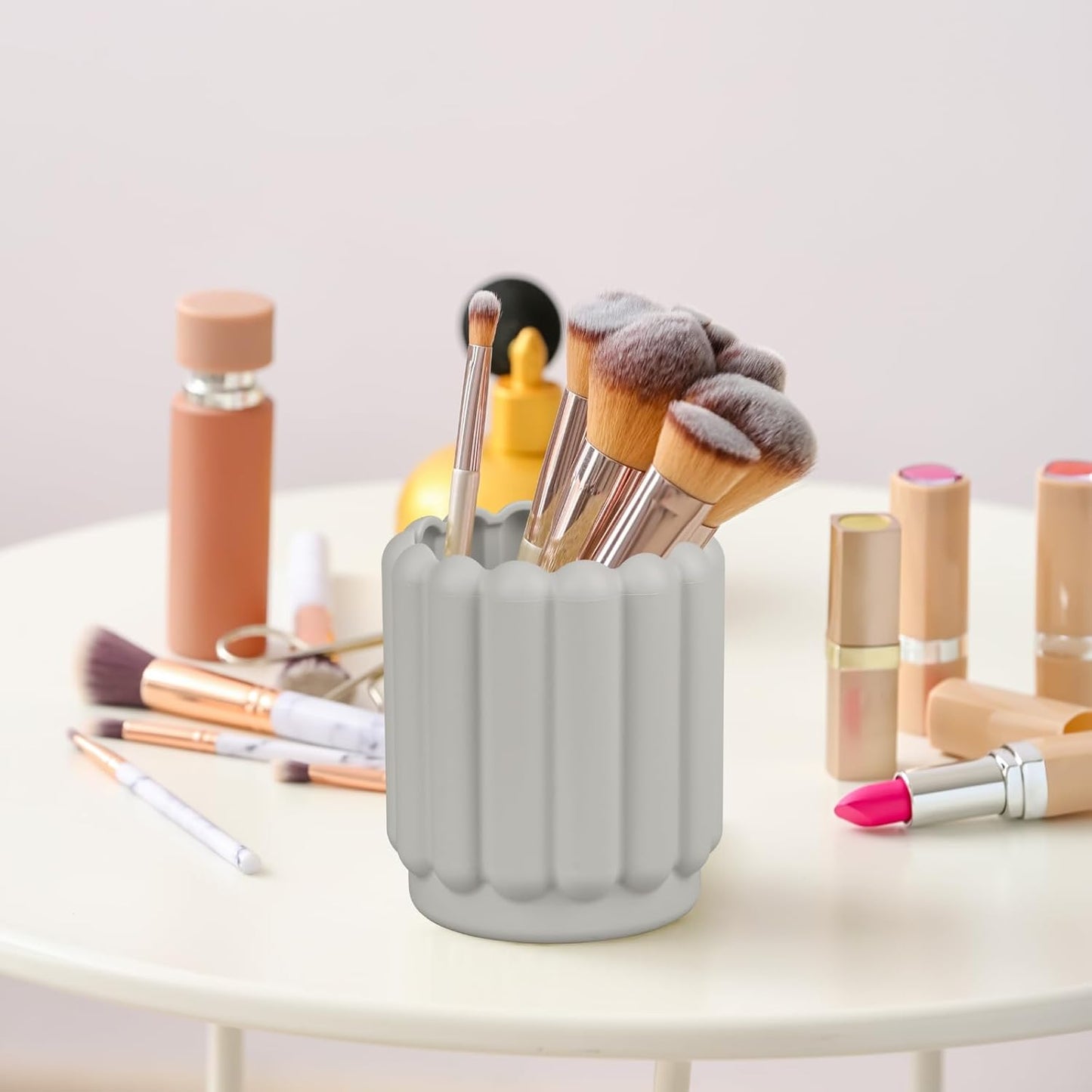 Silicone Pen Holder, Pencil Holder Cute Pens Cup for Desk for Kids Office Decor Desk Accessories Pen Pot Desk Organizer (White)