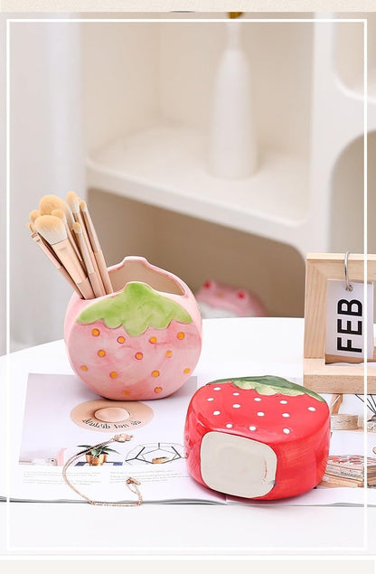 Strawberry Pencil Holder Toothbrush Holder Cute Pen Holder for Desk Organizer Makeup Brush Pencil Cup Kawaii Desk Accessories Aesthetic Office Home Decor Birthday Gifts for Women (Pink)