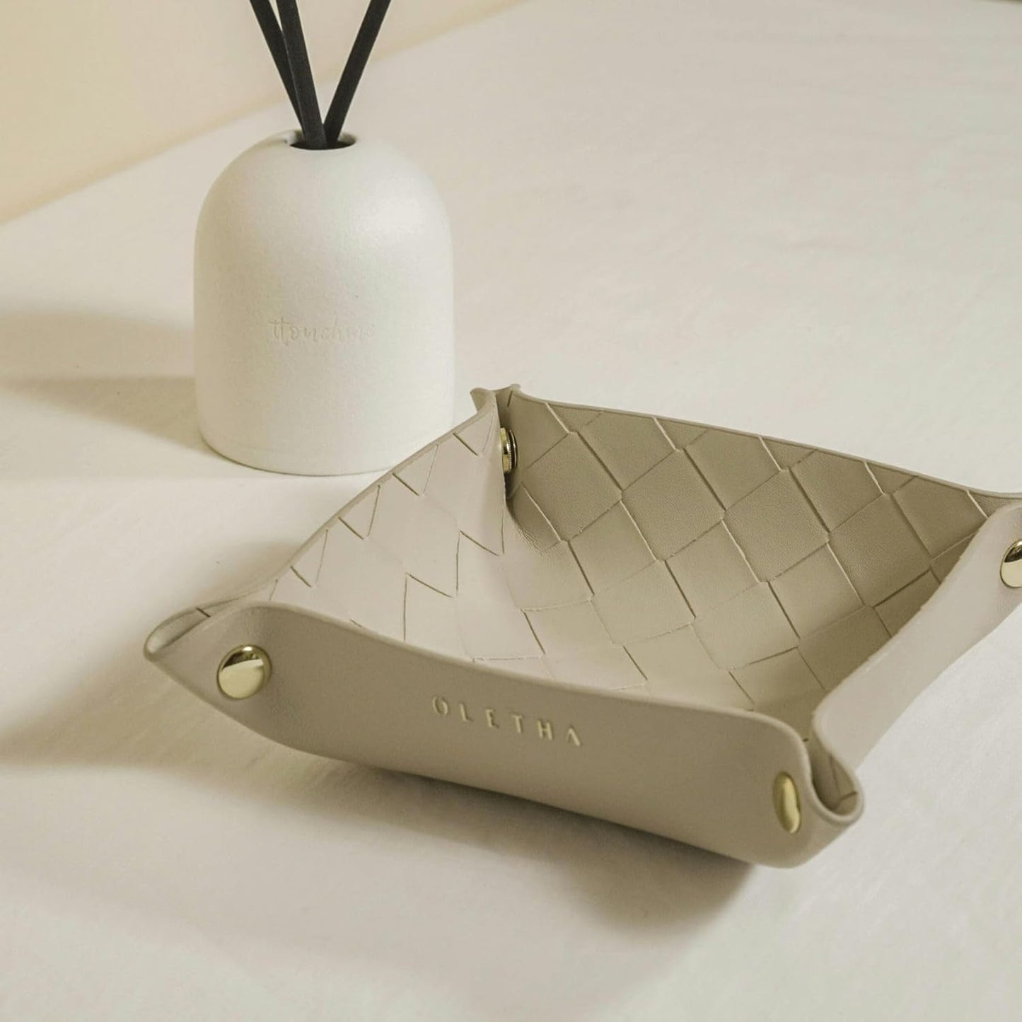 OLETHA Small Foldable Valet Tray - Aesthetic Desk Organizer for Home, Office & Travel - Portable Catch All Bowl for Keys, Scrunchie & Jewelry - Rattan Textured, Beige