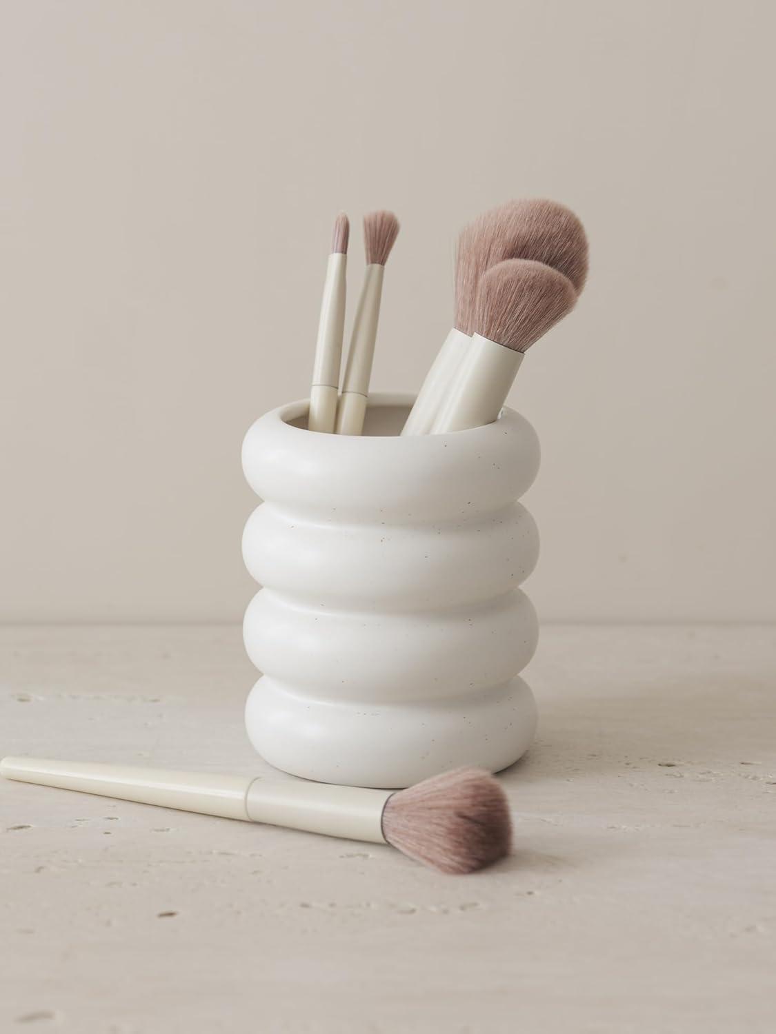 WENSHUO Chubby Pen Holder, Makeup Brush Organizer, Modern and Minimalistic, Ceramic Desk Accessories (Nacre White)