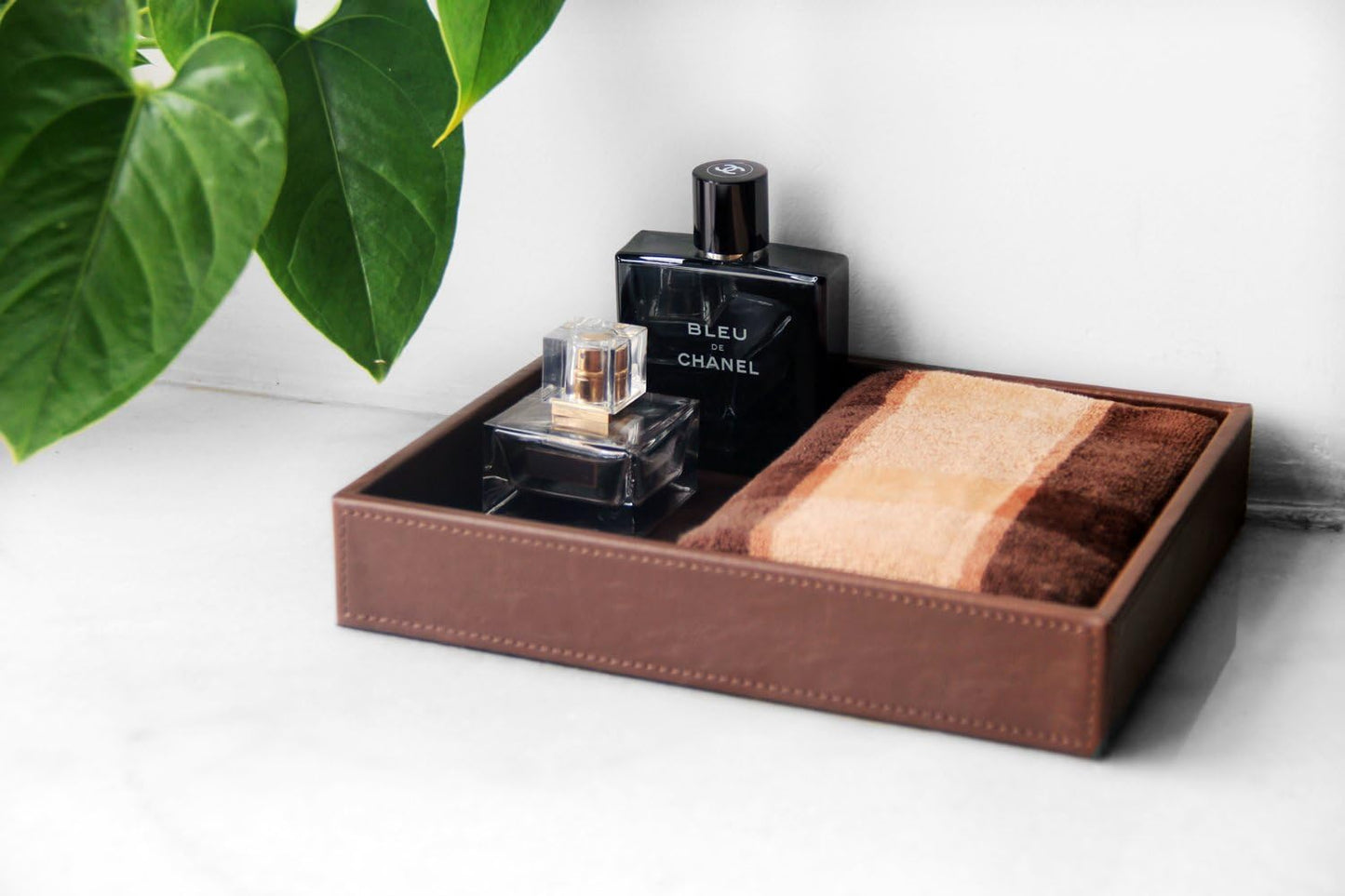 Vixdonos Valet Tray Nightstand Organizer Leather Catchall Tray for Perfume,Jewelry,Key and Remote on Counter or Dresser(Black)