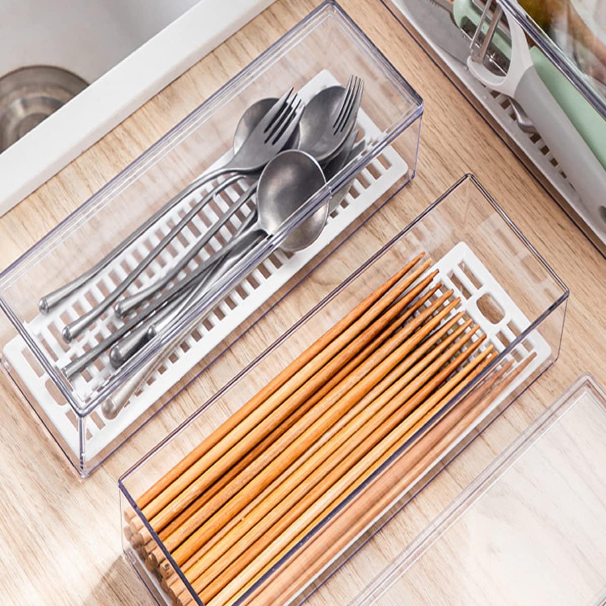 Transparent Flatware Tray Kitchen Drawer Organizer With Lid - Plastic Kitchen Cutlery Tray and Utensil Silverware Storage Container with Cover - Dinnerware Holder for Spoons Forks Knives