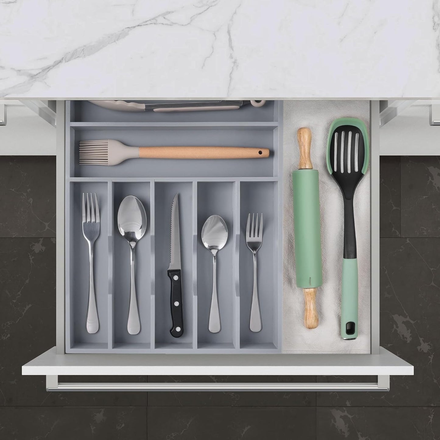 Expandable Bamboo Kitchen Drawer Organizer for Cutlery and Utensils, Adjustable Bamboo Wood Cutlery Tray in Drawer for Flatware and Silverware in Kitchen, (Natural)
