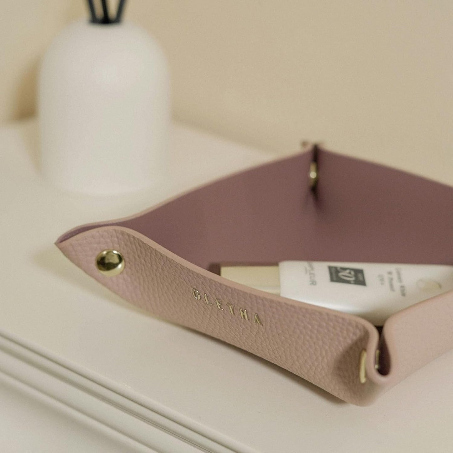 OLETHA Small Foldable Valet Tray - Aesthetic Desk Organizer for Home, Office & Travel - Portable Catch All Bowl for Keys, Scrunchie & Jewelry - Rattan Textured, Beige