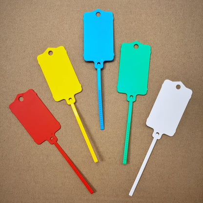 100pcs Reusable Blank Plastic Tags Ties Key Tags 1.45"*2.48" Serrated Tension Sealing Strap with Large Label Plastic Tie Mark Label Waterproof Hang Sign Write on Tag (Red, 100pcs)