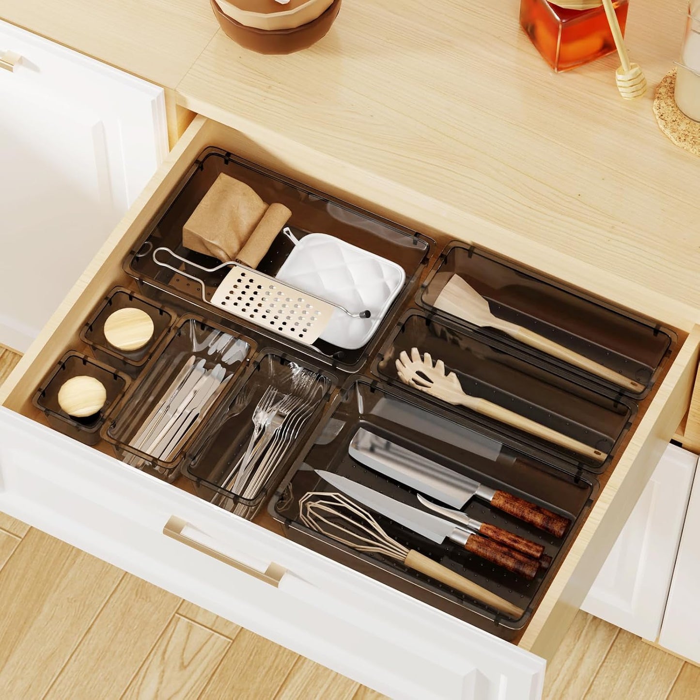 WOWBOX 32 PCS Clear Plastic Drawer Organizer Set, 4 Sizes Desk Drawer Organization and Storage Containers for Makeup, Cosmetics, Jewelry and Gadgets in Kitchen, Bathroom, Bedroom, Office, Clear Black