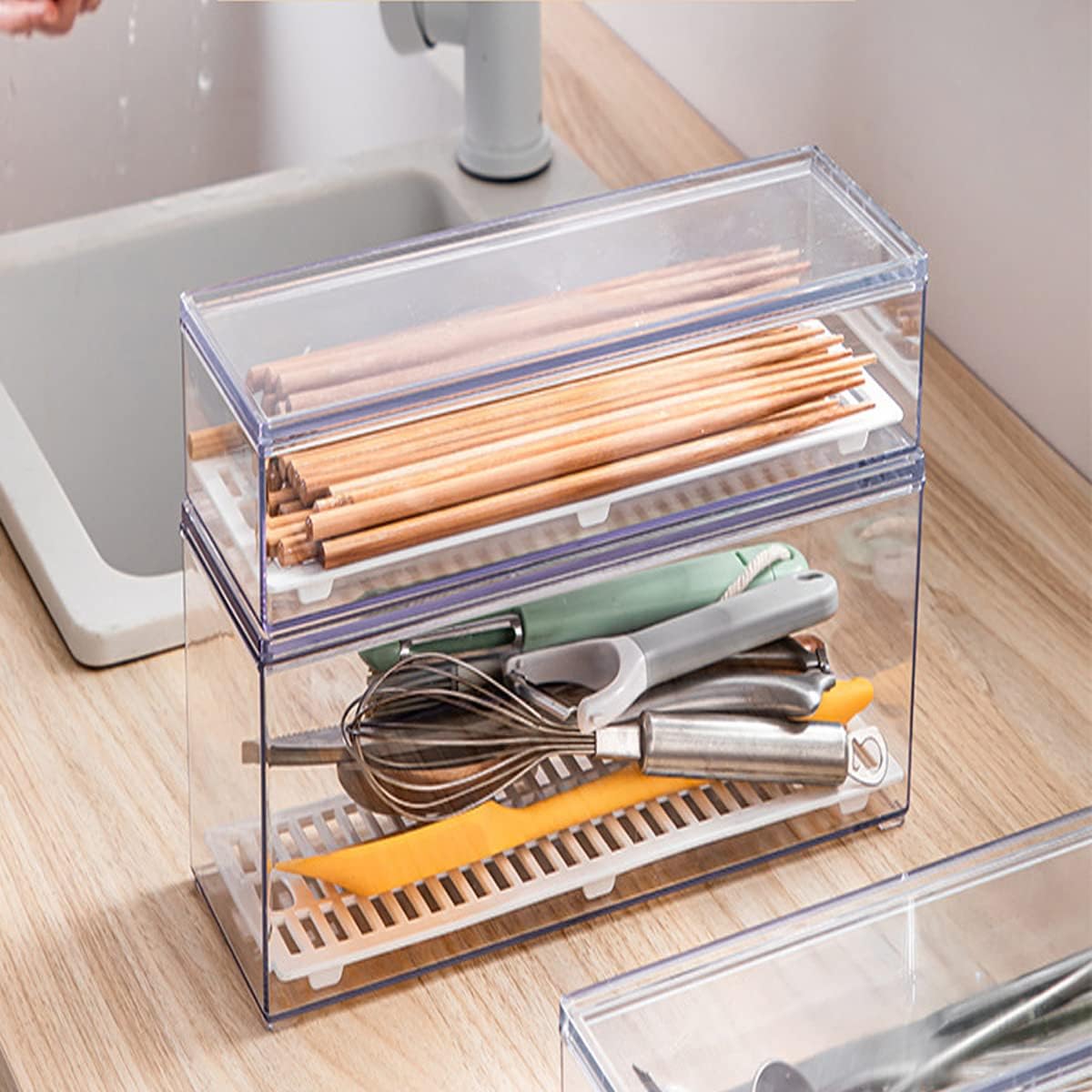 Transparent Flatware Tray Kitchen Drawer Organizer With Lid - Plastic Kitchen Cutlery Tray and Utensil Silverware Storage Container with Cover - Dinnerware Holder for Spoons Forks Knives