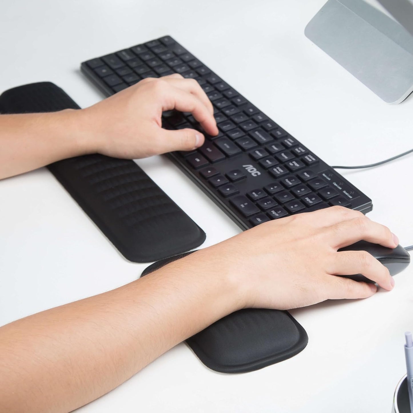 MEKASS Keyboard Wrist Rest, Soft Memory Foam Wrist Support for Keyboard, Keyboard Hand Rest Pad for Wrist Pain Relief, Keyboard Wrist Guard for Long Hours of Work, Gaming, Studying（Classic Black）