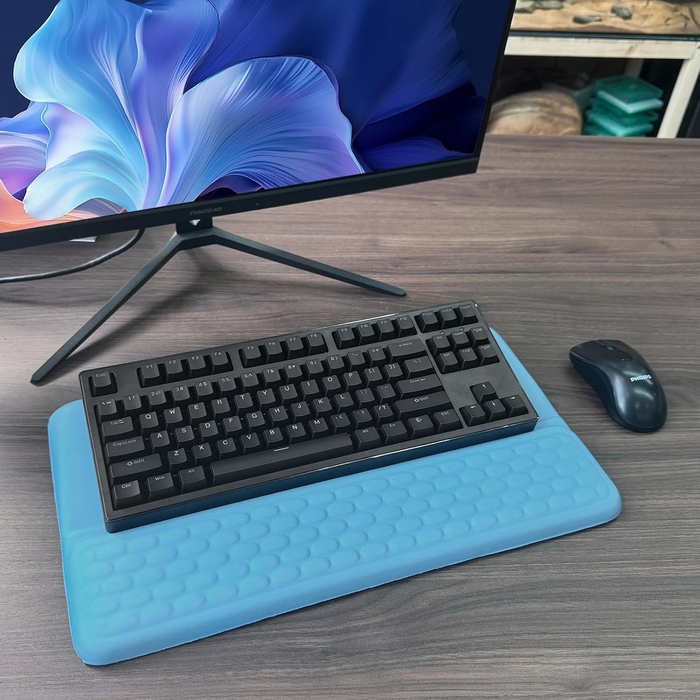 Computer Keyboard Stand with Wrist Rest, Ergonomic Tilted Keyboard Holder - Keyboard Riser with Wrist Pad - Keyboard Tray Support for Office Home - Black
