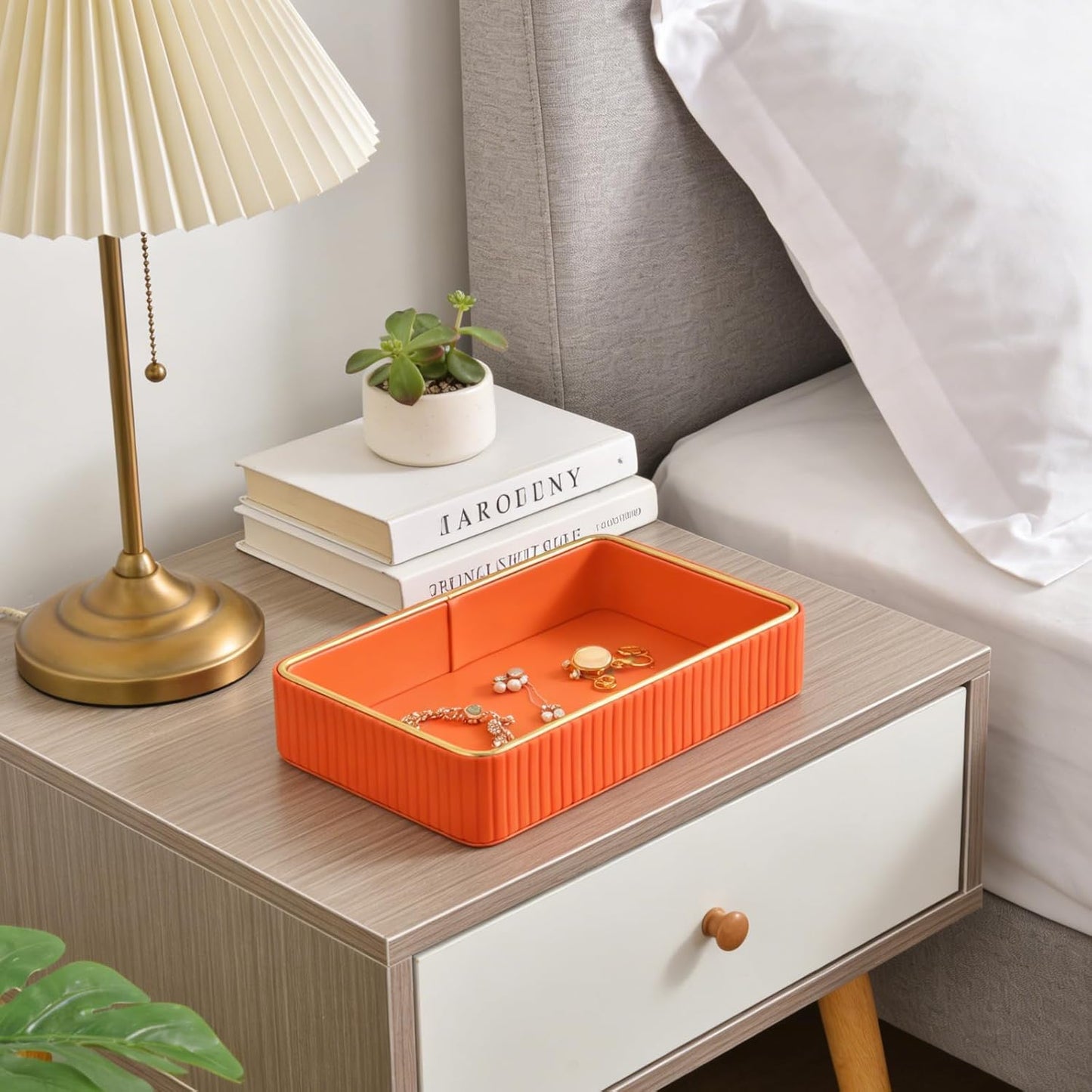 PU Leather Valet Tray,Desk Organizer Tray Nightstand Organizer Trinket Dish Storage Key Bowl Decorative Trays for Phone Wallet Jewelry Watch,Bathroom Bedroom Perfume Vanity Trays,Cream White