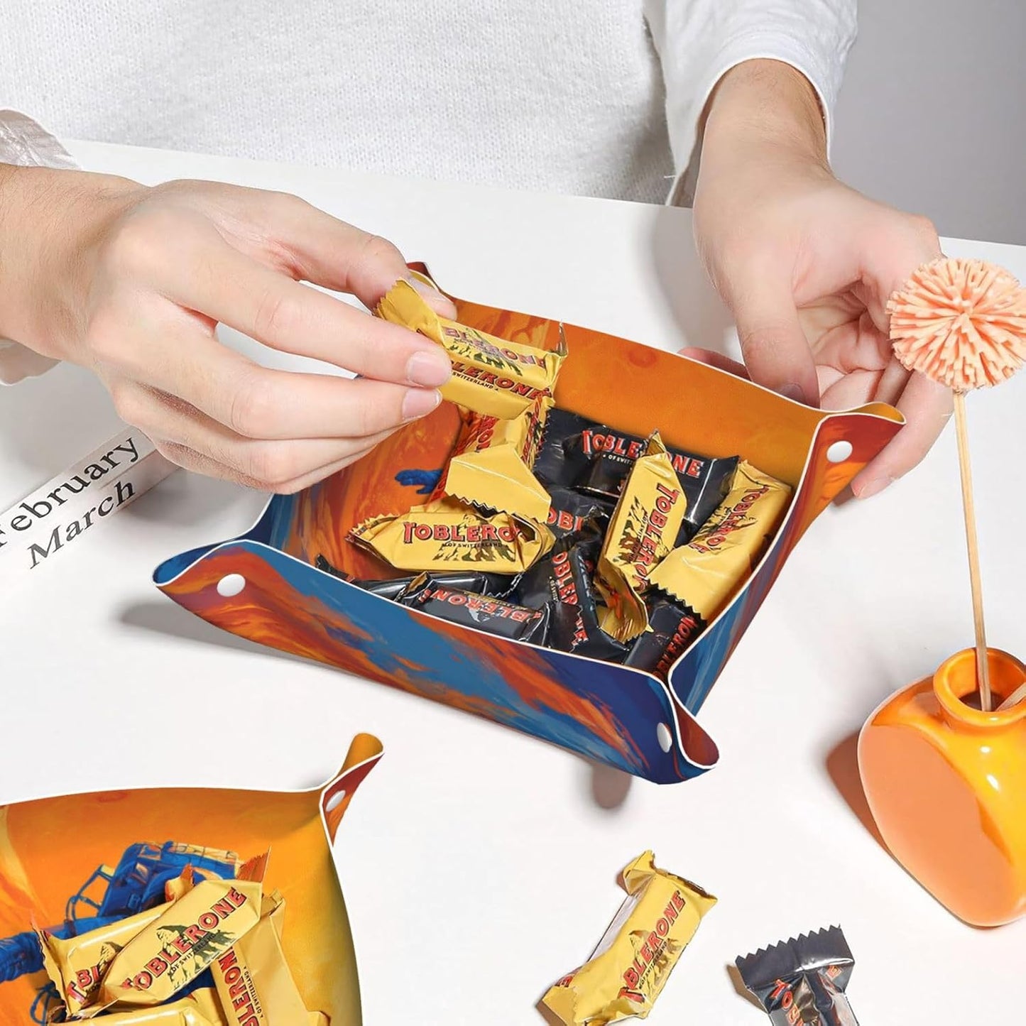 Astronaut In The Space Valet Tray Leather Portable Tray Desktop Storage Organizer Bedside For Men Women Jewelry Keys Coin Candy Sundries