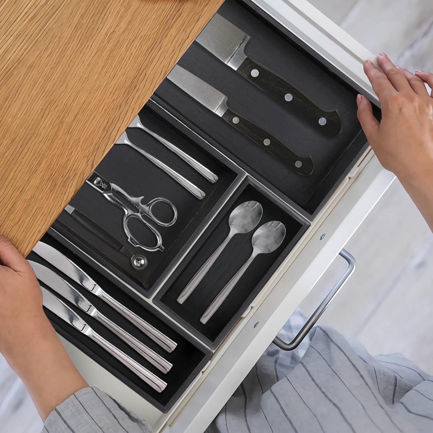 PRATIQUE Bamboo Drawer Organizer - Kitchen Utensil Organizer Silverware Tray Cutlery Holder，Office Desk Supplies and Accessories (8.9x5.9x2.6 inch)
