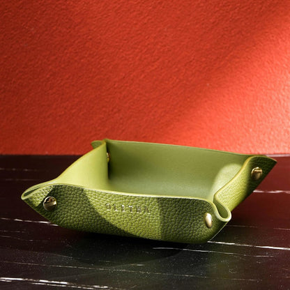 OLETHA Small Foldable Valet Tray - Aesthetic Desk Organizer for Home, Office & Travel - Portable Catch All Bowl for Keys, Scrunchie & Jewelry - Rattan Textured, Beige