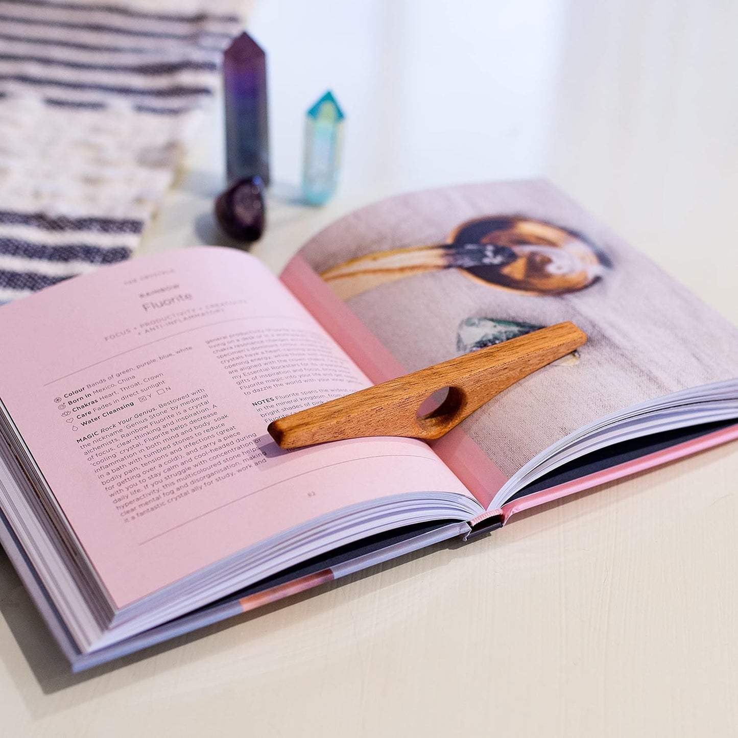 HOPPLER Dual Function Wooden Page Holder - Handmade from African Mahogany - Novel Accessory and Gift for Book Lovers