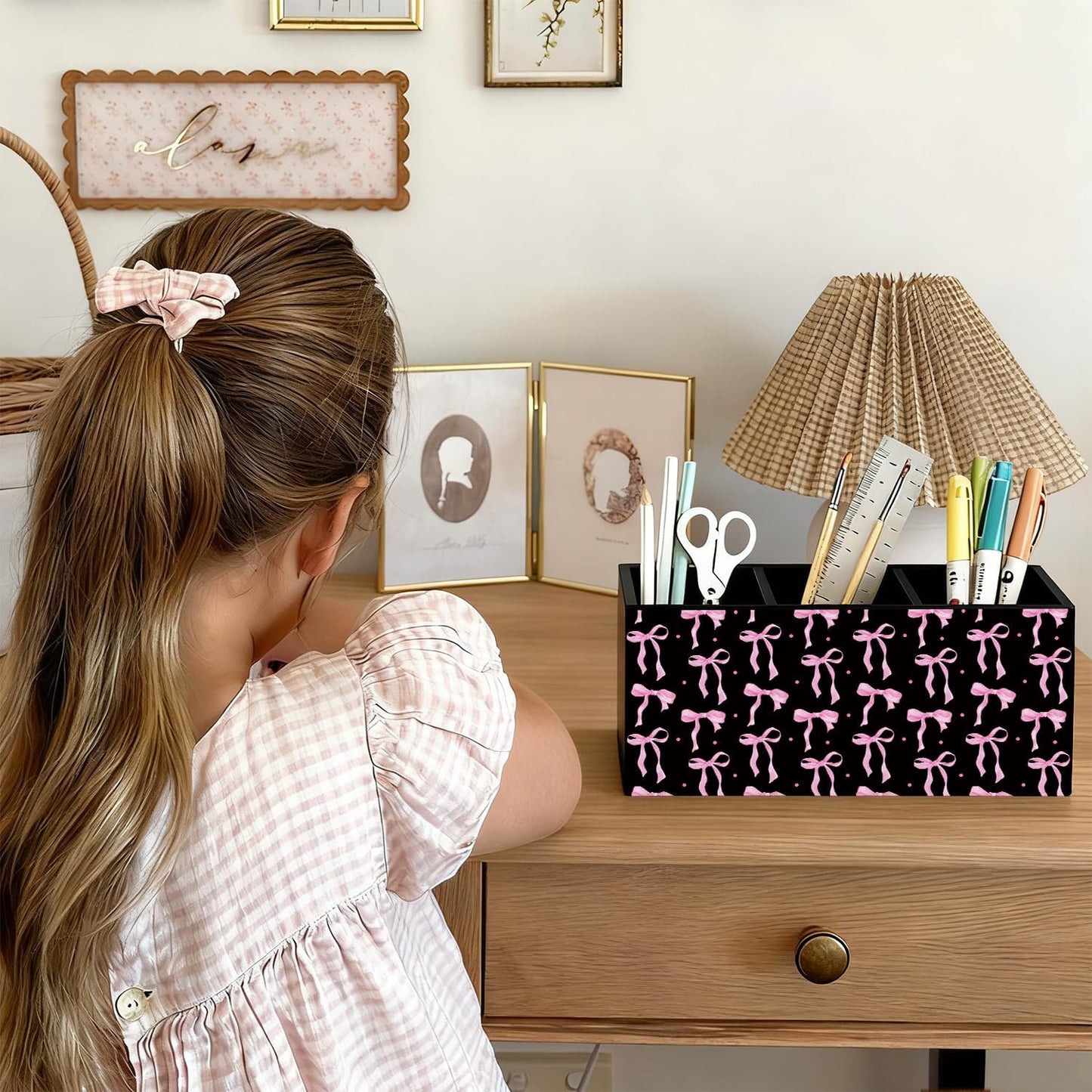 Purple Coquette Bow Pen Pencil Holder for Desk, Girly Office Decor, Preppy Purple Bow Aesthetic Wooden Box Sign Decorations for Girly Room Bedroom Dorm Office Desk Tabletop