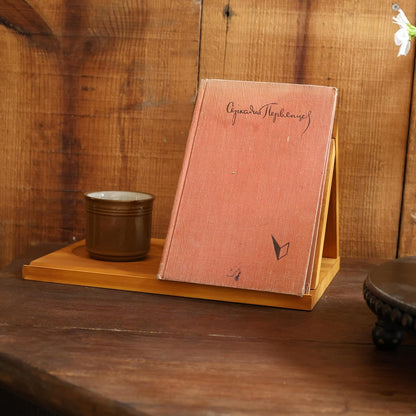 LITIVY Wooden Book Holder with Drink Holder, Wooden Triangle Bookmark Reading Rest with Slotted, Book Display Bookmark Book Holder Decor for Coffee and Book Lover Gifts (Greenish Gray)