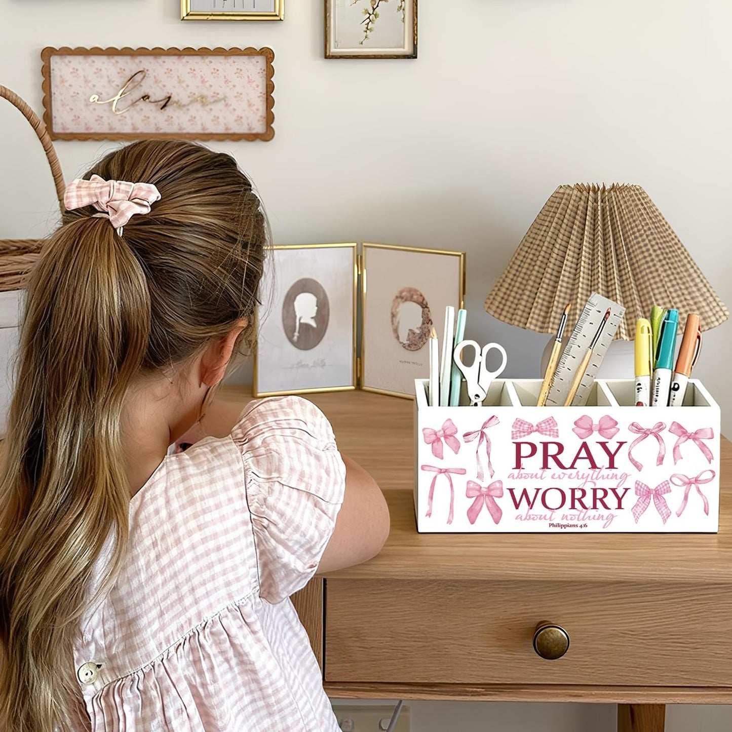 Purple Coquette Bow Pen Pencil Holder for Desk, Girly Office Decor, Preppy Purple Bow Aesthetic Wooden Box Sign Decorations for Girly Room Bedroom Dorm Office Desk Tabletop