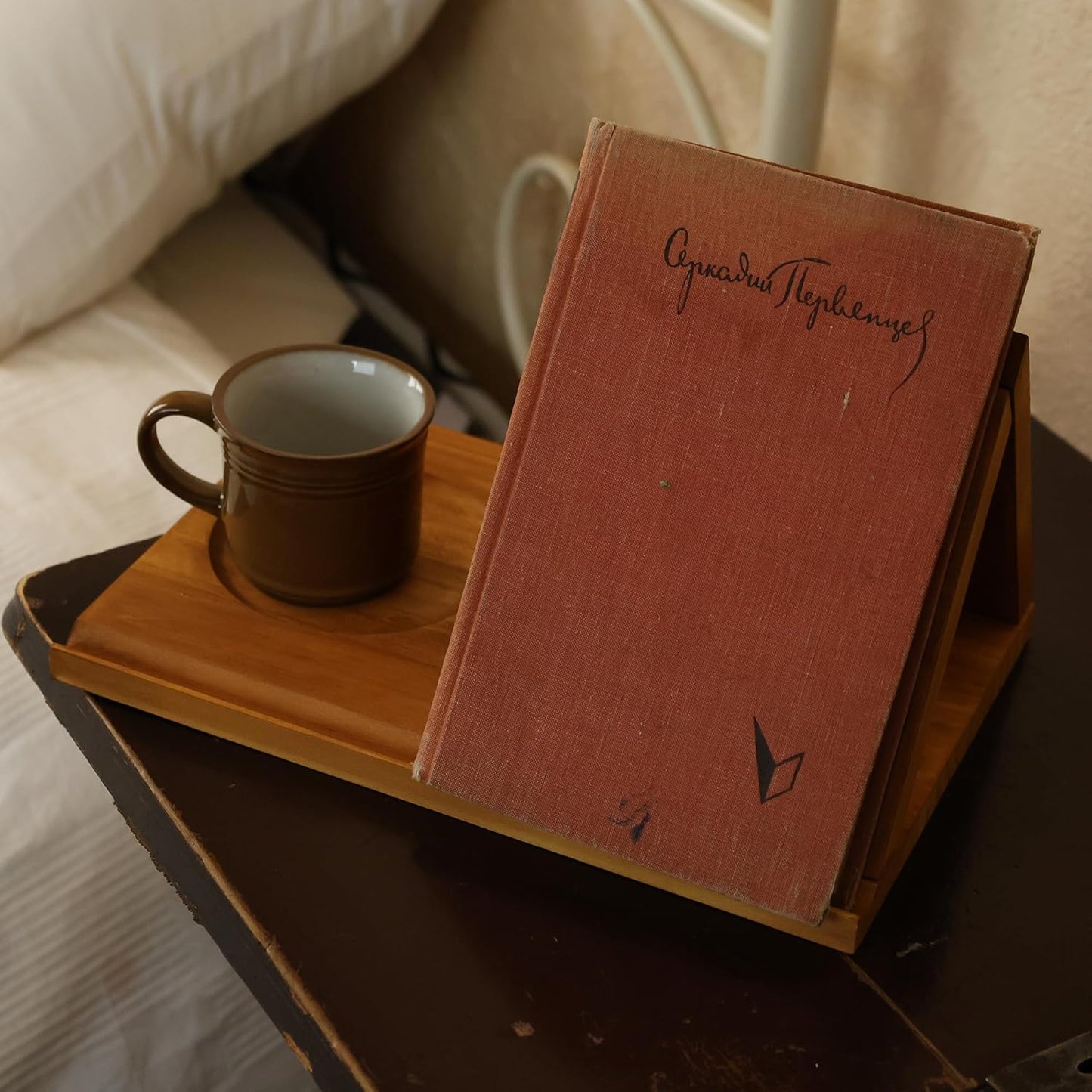 LITIVY Wooden Book Holder with Drink Holder, Wooden Triangle Bookmark Reading Rest with Slotted, Book Display Bookmark Book Holder Decor for Coffee and Book Lover Gifts (Greenish Gray)